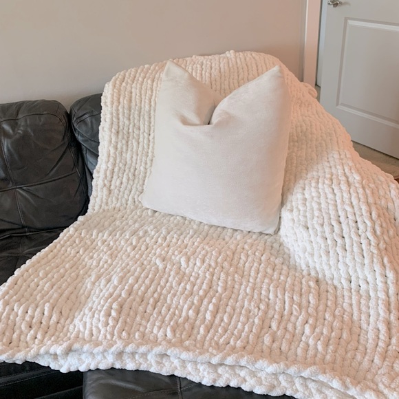 Cozy blankets. Different sizes and colors! Handmade ✋🏼 - Picture 2 of 2